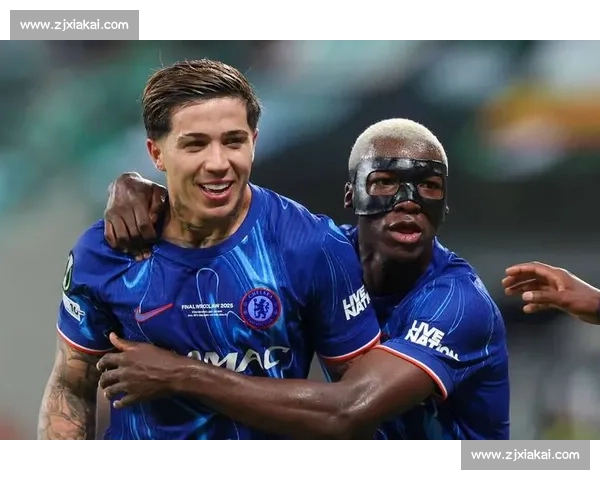 贝林厄姆 22 岁生日，女友晒甜蜜瞬间：舞伴与星光的双重闪耀